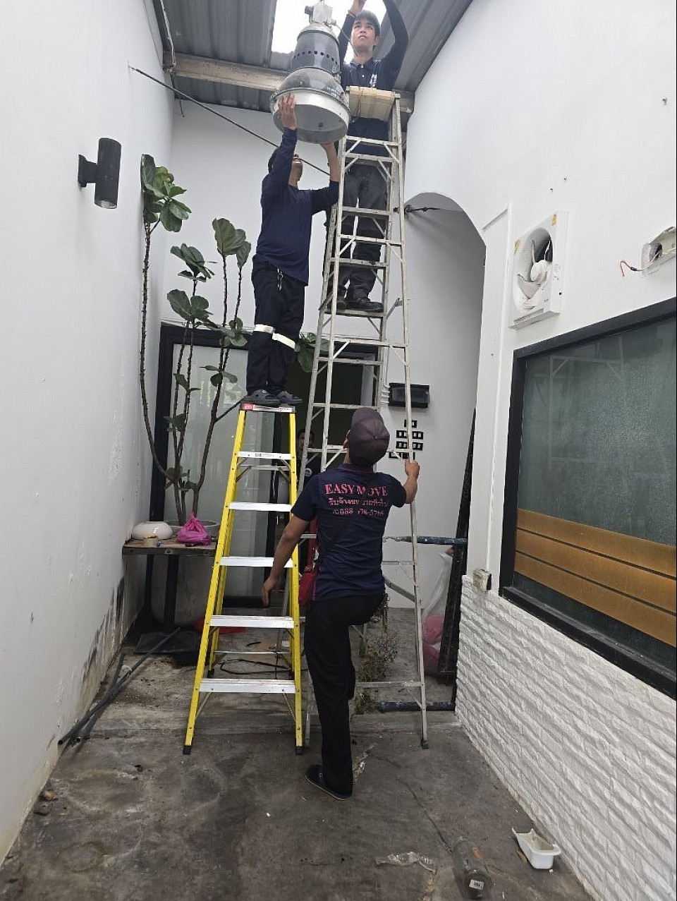 ถอดและติดตั้งอุปกรณ์ไฟฟ้า